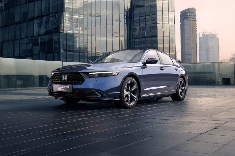 Honda ACCORD E HEV Front Side View