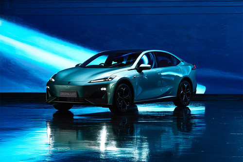 L07 Front angle low view