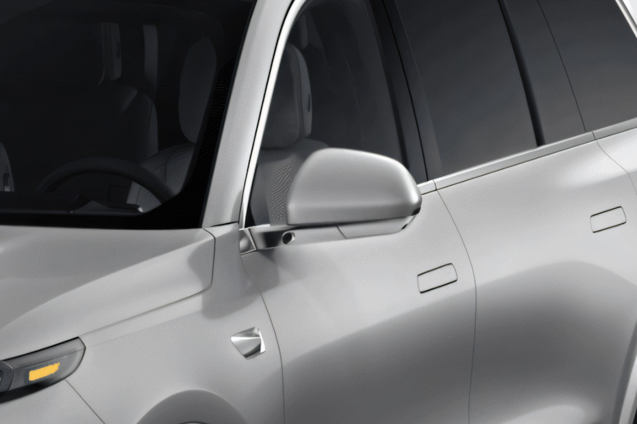 Li Auto L9 Drivers Side Mirror Front Angle