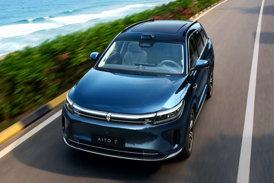 AITO 7 Front Side View