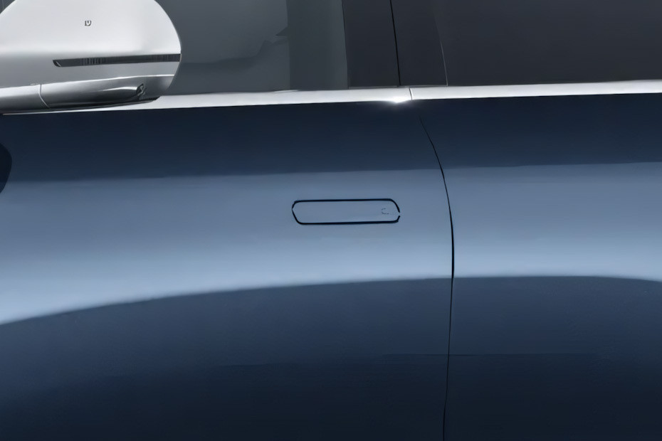 9 Door handle