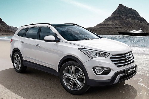 Hyundai Grand Santa Fe Front Cross Side View