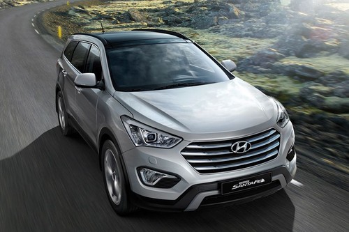 Hyundai Grand Santa Fe Front Medium View