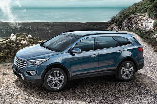 Hyundai Grand Santa Fe Front Side View