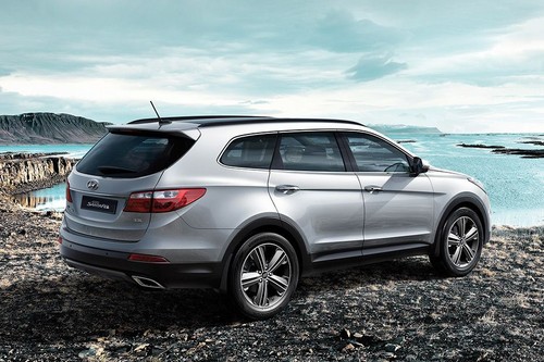 Grand Santa Fe Rear angle view