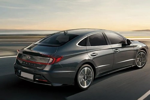 Sonata (2021-2023) Rear angle view