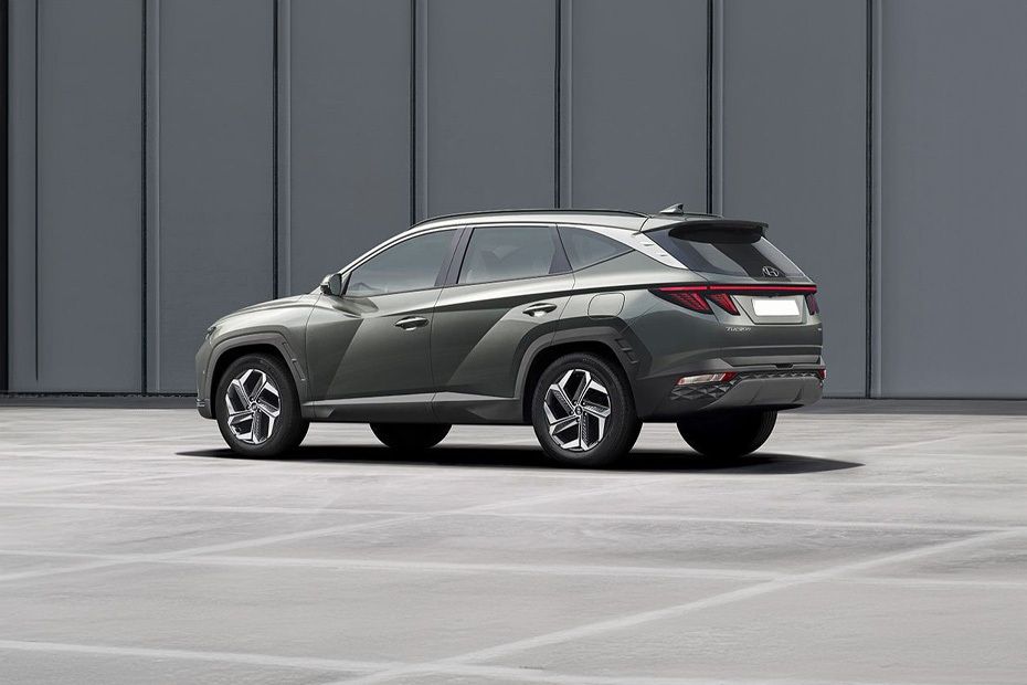 Rear Cross View of Hyundai Tucson (2022-2024)