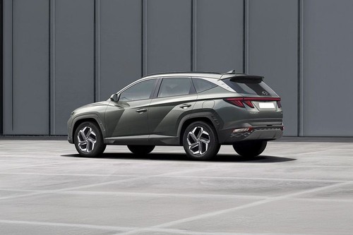 Rear Cross View of Hyundai Tucson (2022-2024)