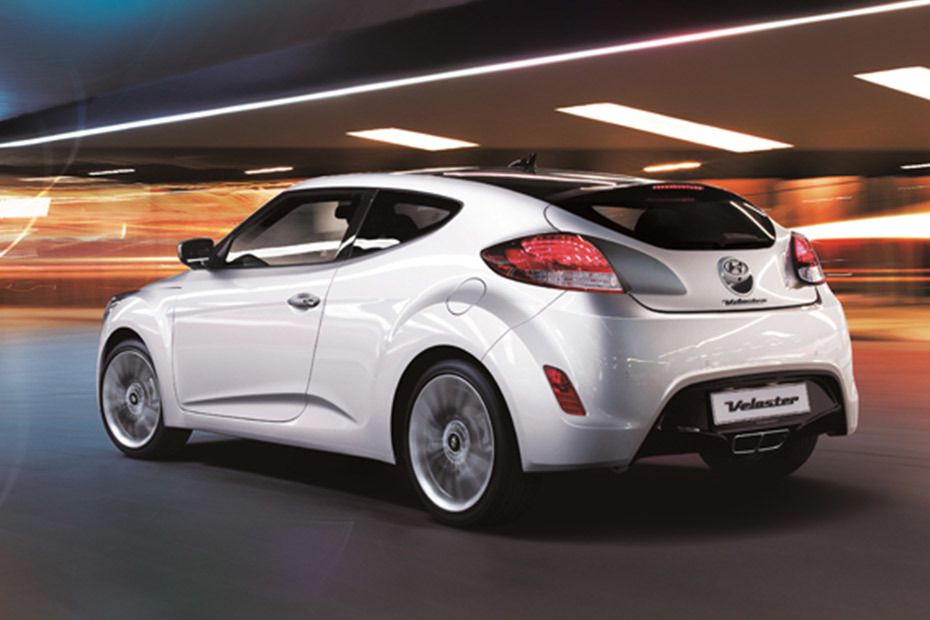 Rear Cross Side View of Hyundai Veloster