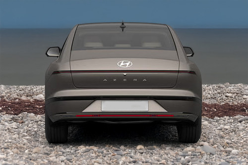 Full Rear View of Hyundai Azera