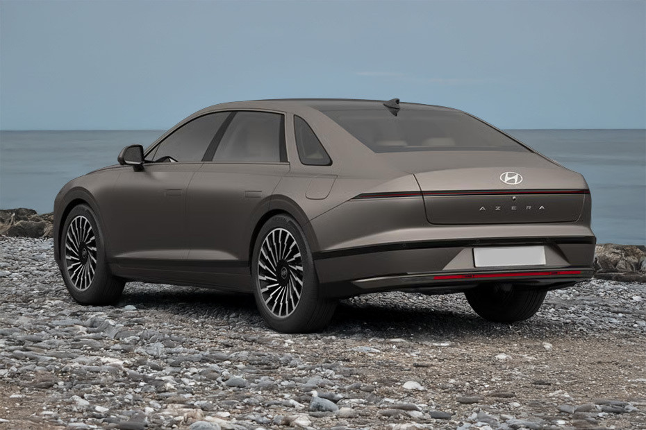 Rear Cross Side View of Hyundai Azera