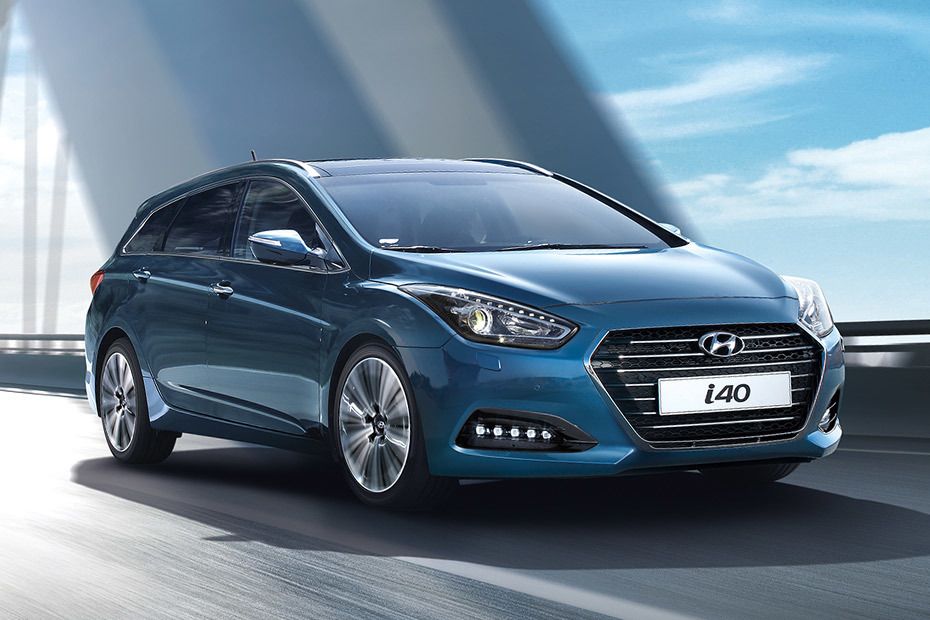 Hyundai i40 Front Cross Side View