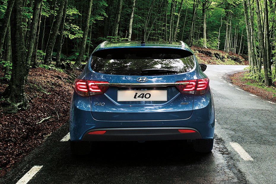 Full Rear View of Hyundai i40