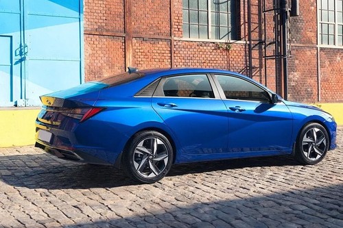 Elantra (2021-2024) Rear Medium Side View