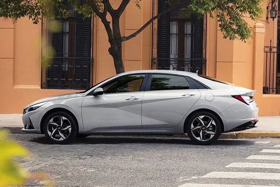 Elantra (2021-2024) Side view