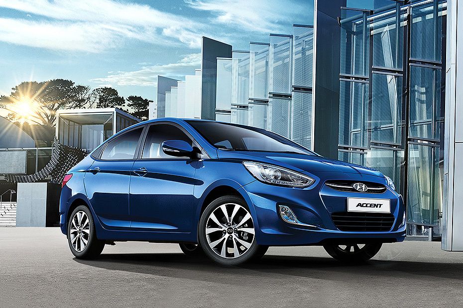 Hyundai Accent (2012-2021) Front Cross Side View