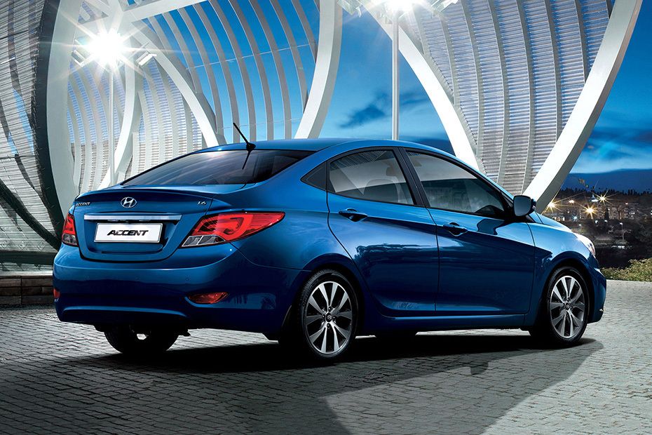 Accent (2012-2021) Rear angle view