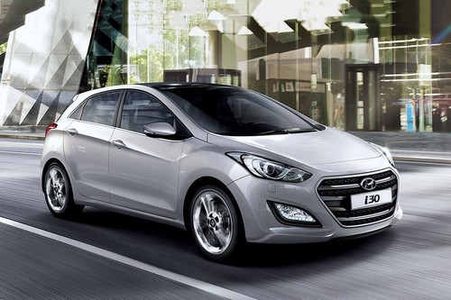 Hyundai i30 Front Cross Side View