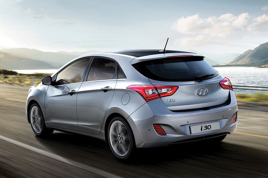 Rear Cross Side View of Hyundai i30