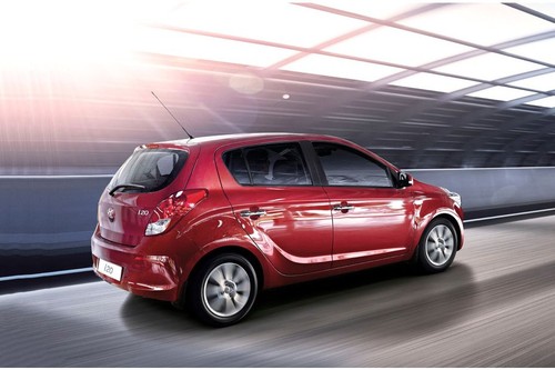 i20 5DR Rear angle view