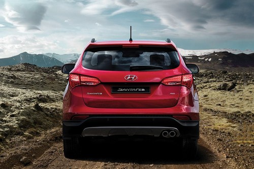 Full Rear View of Hyundai Santa Fe (2012-2021)
