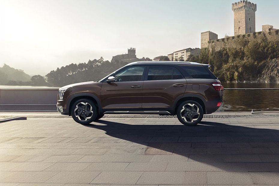 Creta Grand (2023-2024) Side view