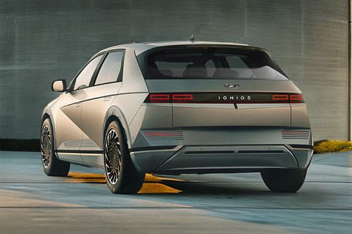 Rear Cross Side View of Hyundai IONIQ 5