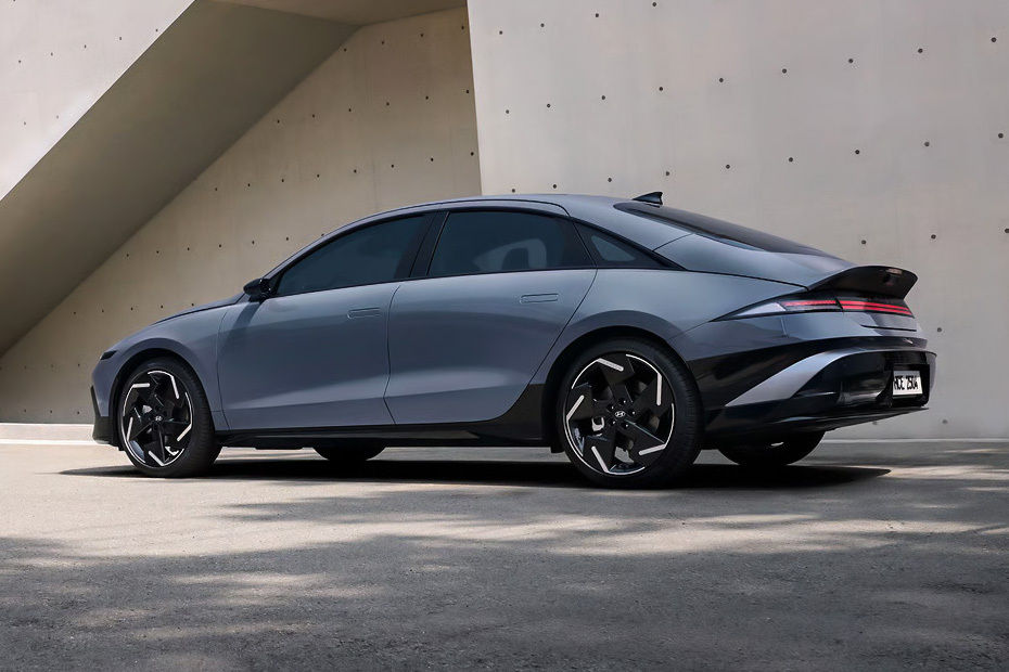 Rear Cross Side View of Hyundai Ioniq 6	2026