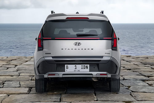 Full Rear View of Hyundai  Stargazer  2026