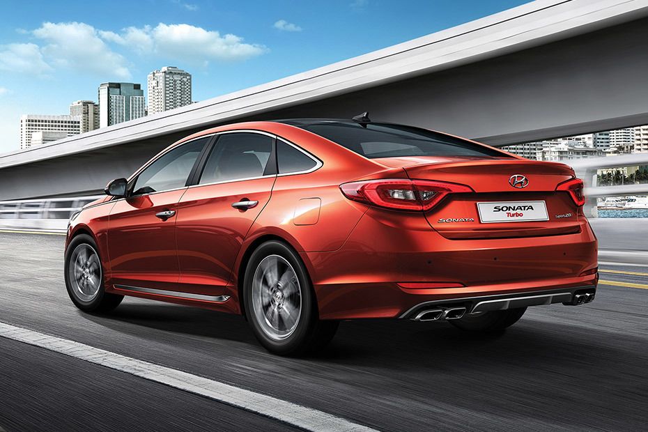 Rear Cross Side View of Hyundai Sonata Turbo
