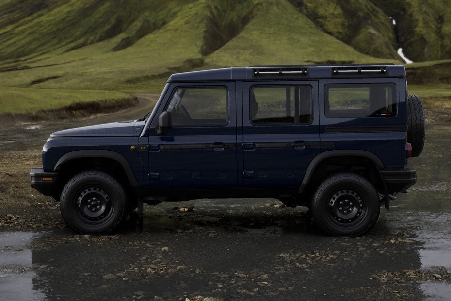 Grenadier Station Wagon Side view