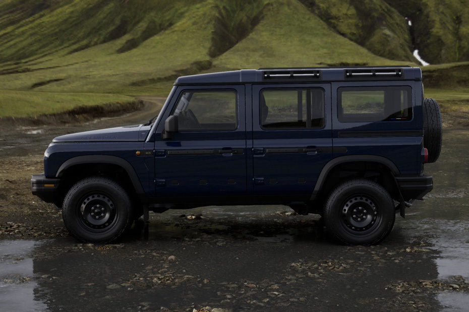 Grenadier Station Wagon Side view