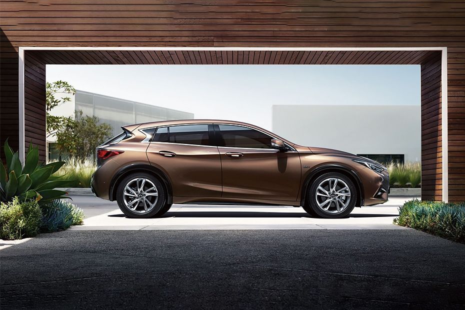 Infiniti Q30 Drivers Sideview