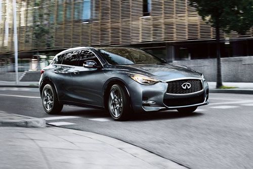 Infiniti Q30 Front Cross Side View
