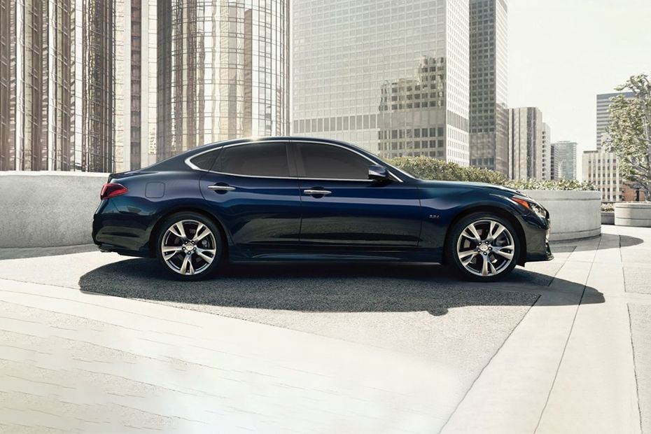 Infiniti Q70 Drivers Sideview