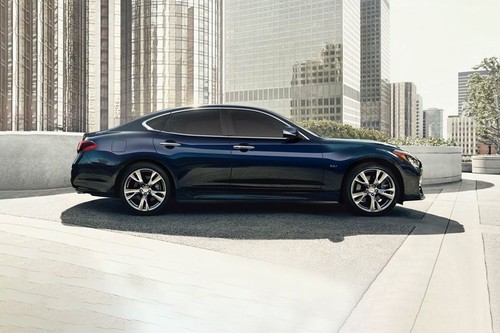 Infiniti Q70 Drivers Sideview