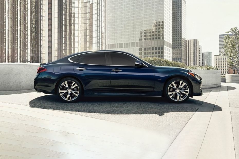 Infiniti Q70 Drivers Sideview