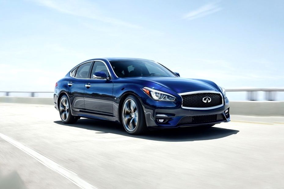 Infiniti Q70 Front Cross Side View