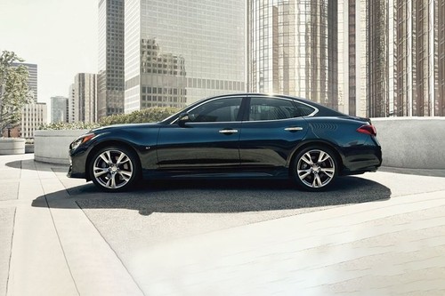 Q70 Side view