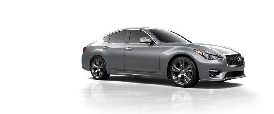 Q70 (2014-2021) Side view