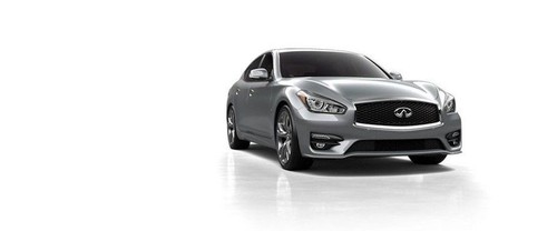 Q70 (2014-2021) Medium Angle Front View