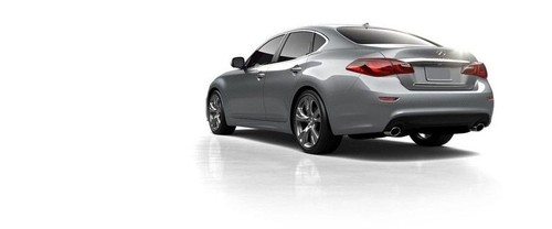 Q70 (2014-2021) Side view
