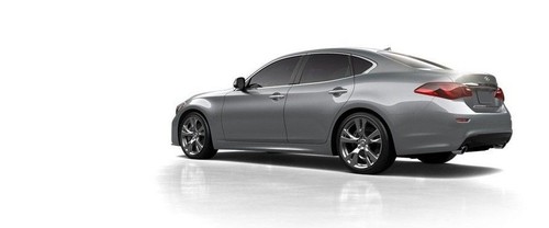 Q70 (2014-2021) Rear Low Angle View