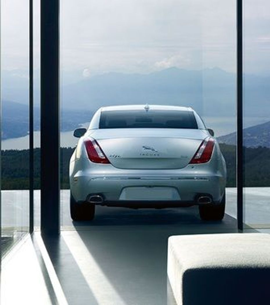 Full Rear View of Jaguar XJ Luxury SWB