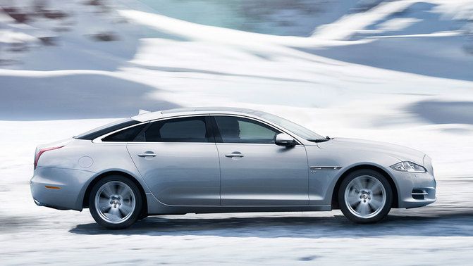 XJ Premium Luxury LWB Side view