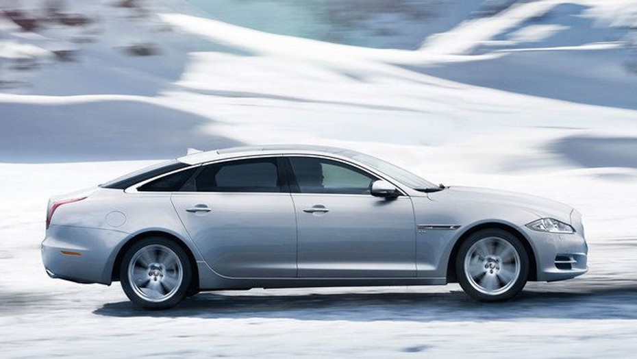 XJ Premium Luxury LWB Side view