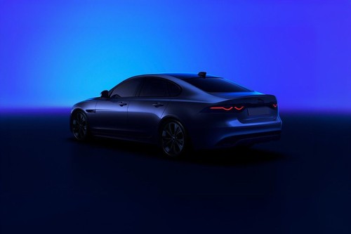 Rear Cross Side View of Jaguar XF