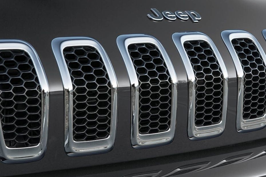 Cherokee (2022-2023) Grille View