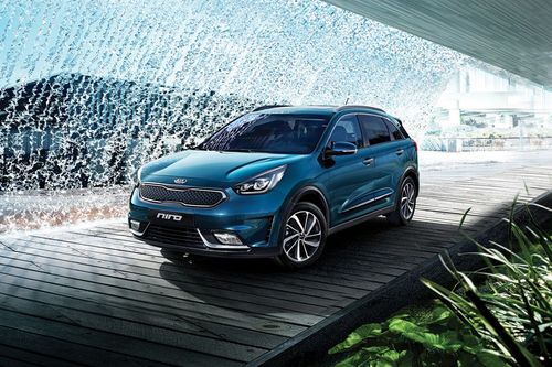 Niro (2021-2022) Front angle low view