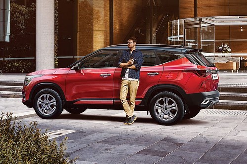 Seltos (2022-2023) Rear Low Angle View